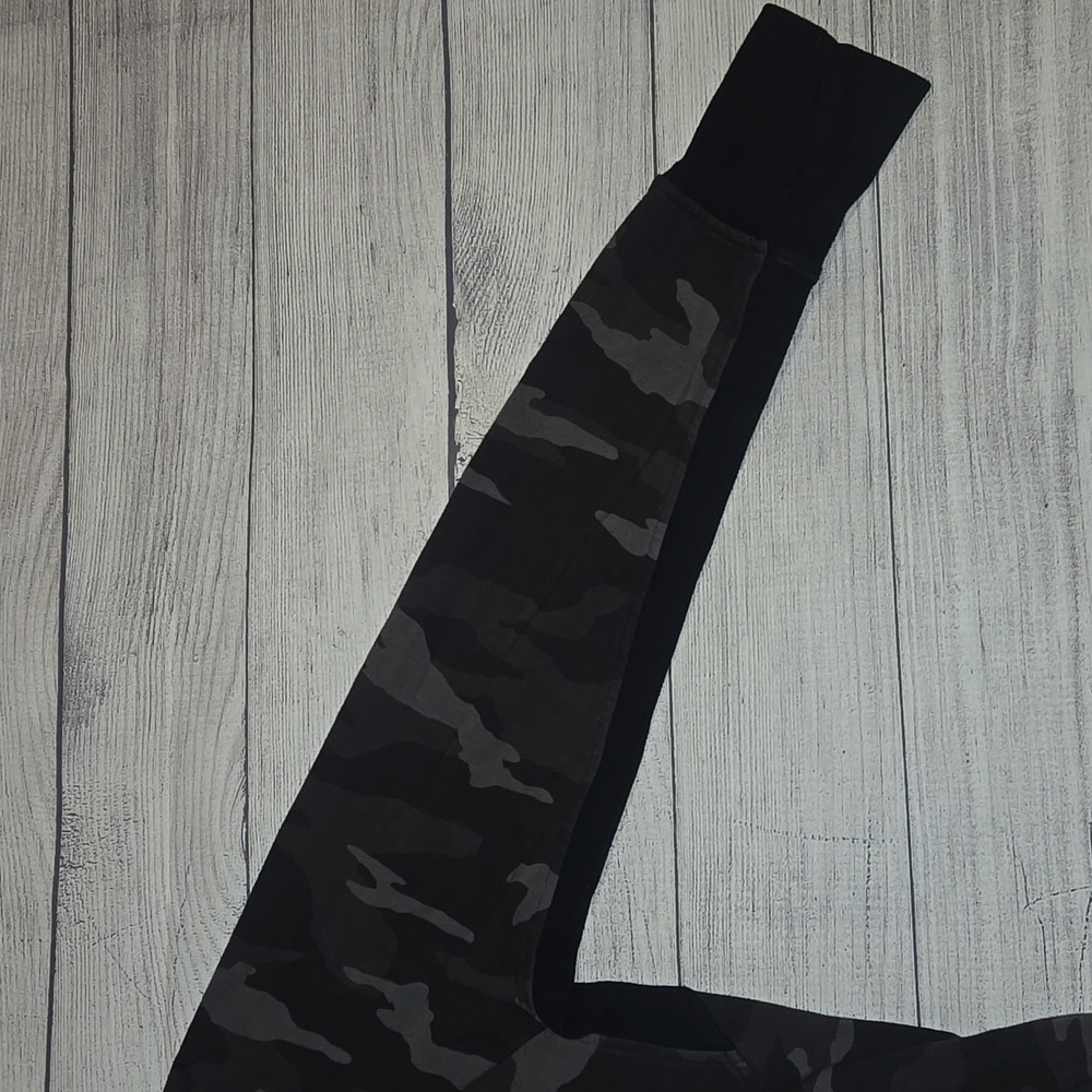 Athleta Triumph Printed Hoodie Camo Black/Gray Size XL - Picture 5 of 10